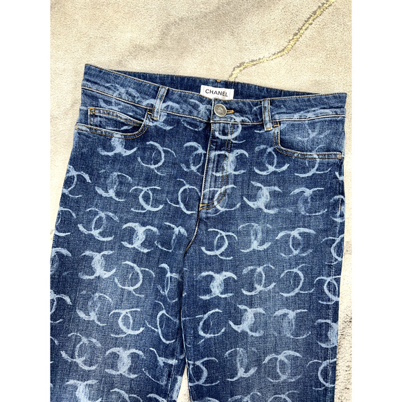 Chanel 23B Runway Dark Blue Denim White CC Printed Logo Sequin Skinny Jeans 42 - Picture 3 of 12